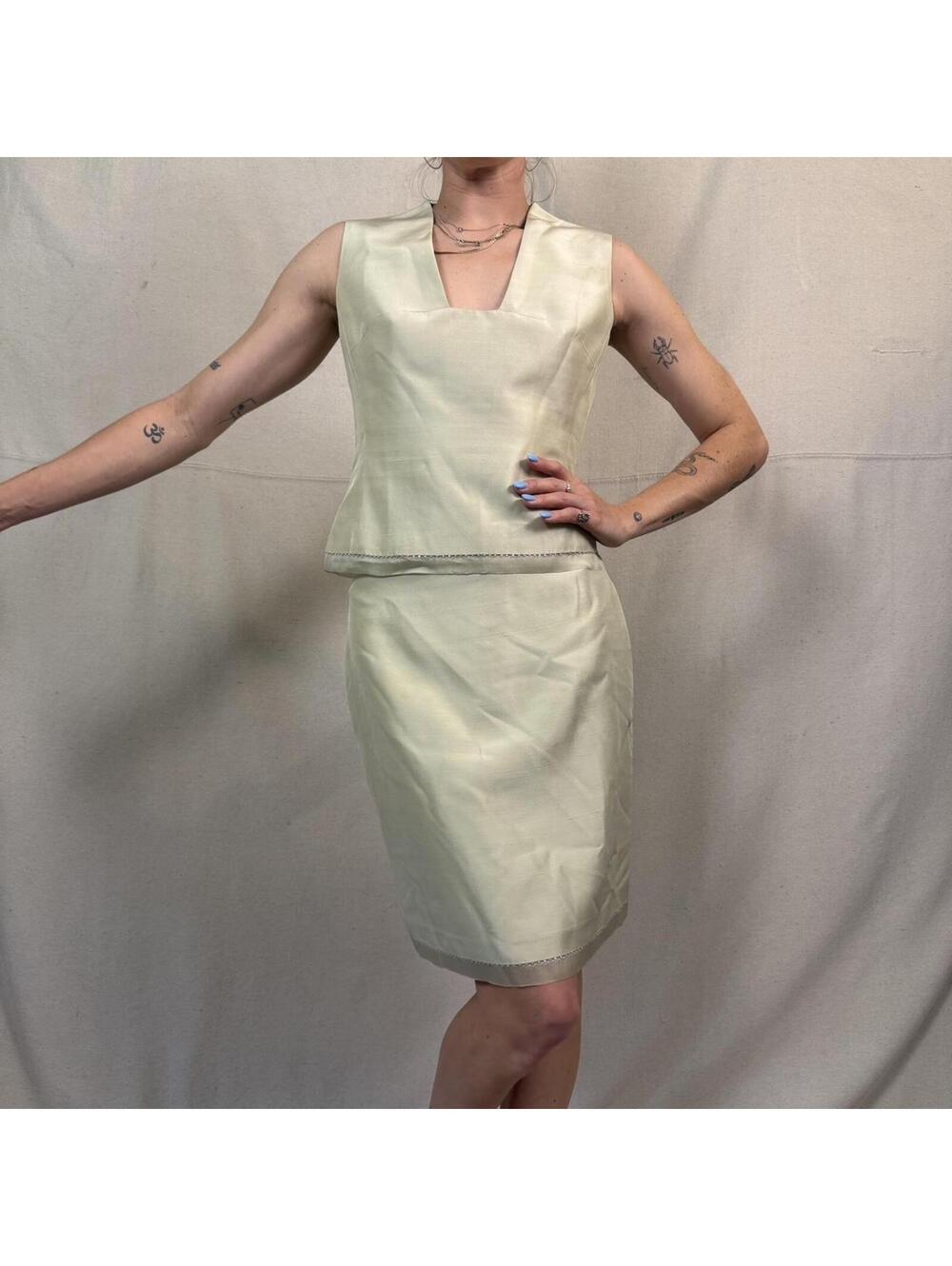 Vintage Tahari Two-Piece Silk Set – Pale Green Skirt & Sleeveless Top